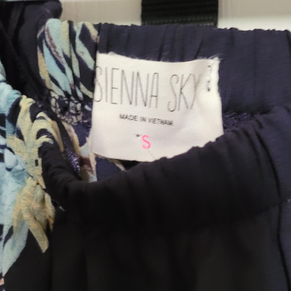 Blouse - Picture 2 of 2